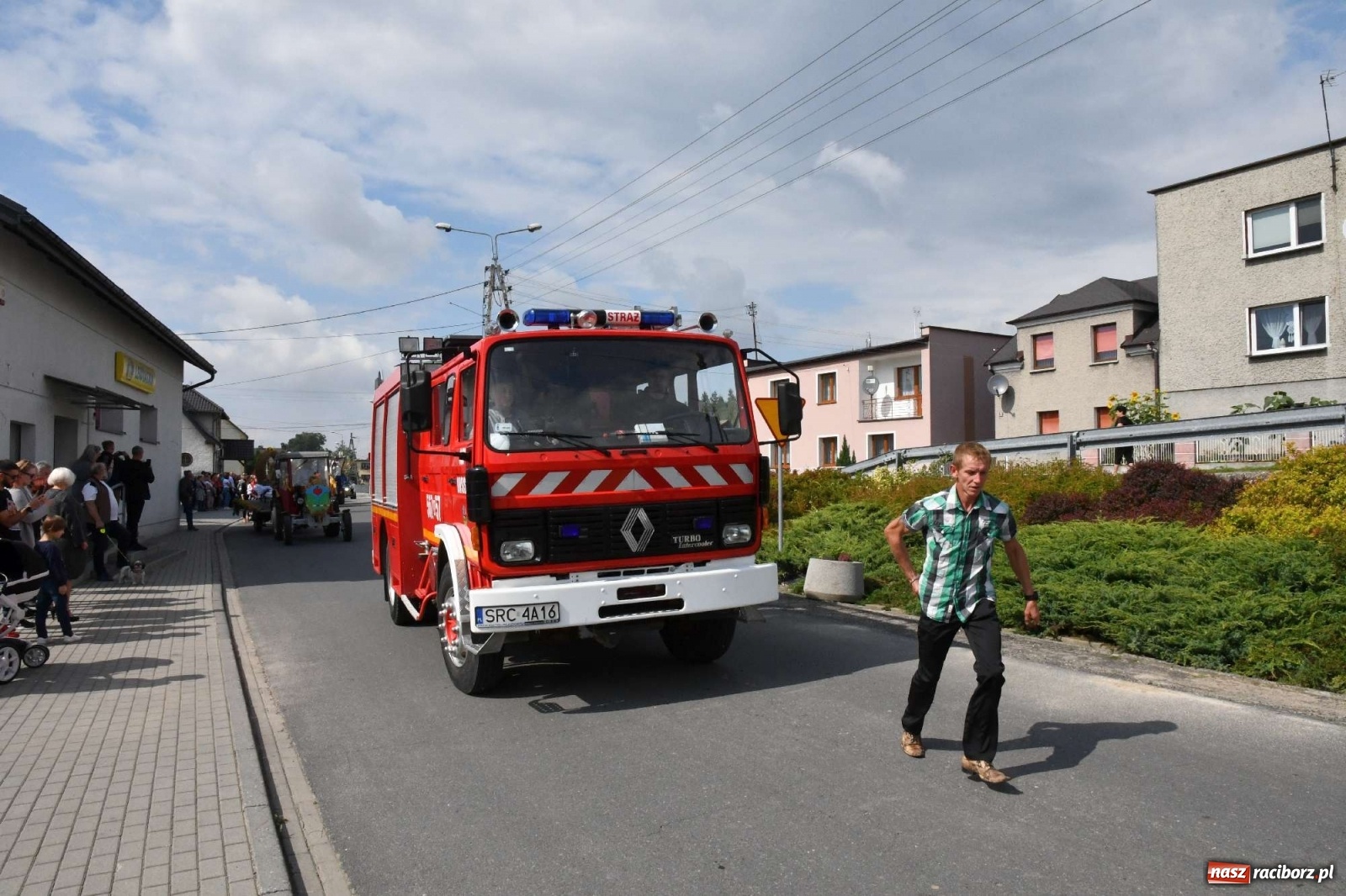 Zdjęcie w galerii na portalu naszraciborz.pl: Szczepionki jak napój bogów. Dożynki w Owsiszczach [FOTO i WIDEO] wiadomości z regionu