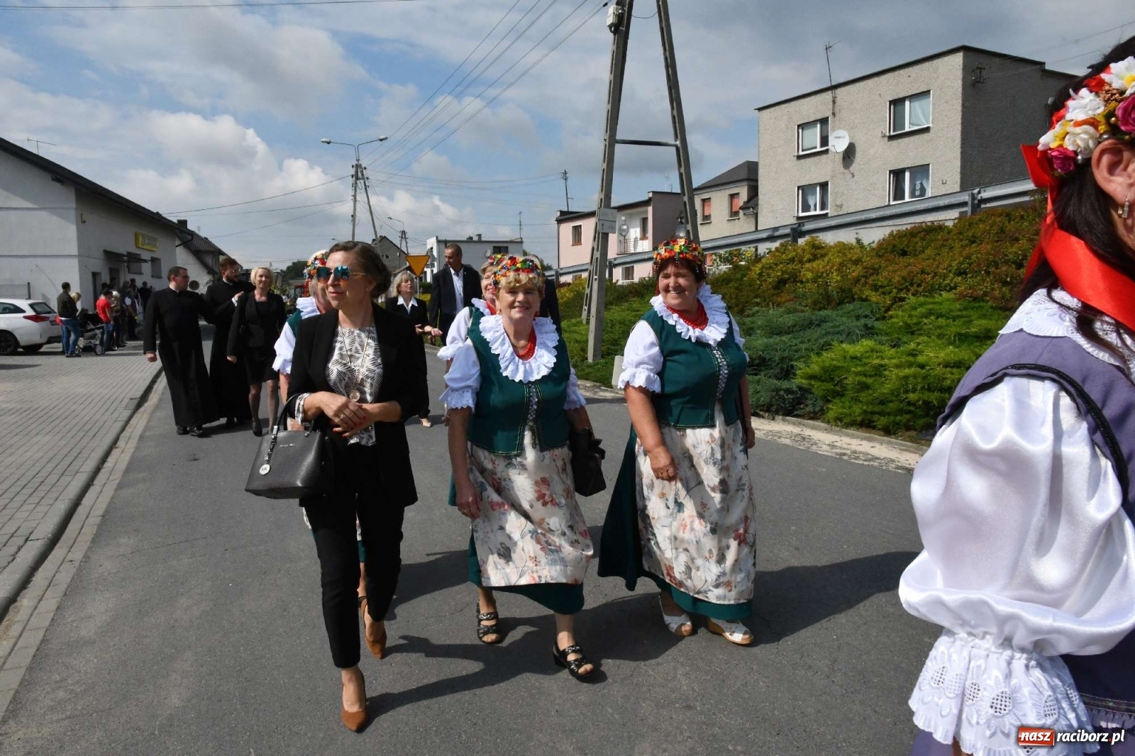 Zdjęcie w galerii na portalu naszraciborz.pl: Szczepionki jak napój bogów. Dożynki w Owsiszczach [FOTO i WIDEO] wiadomości z regionu