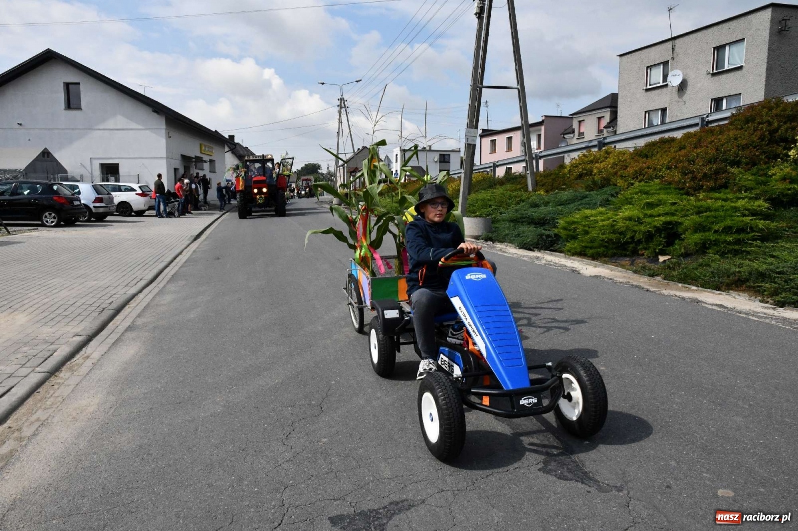 Zdjęcie w galerii na portalu naszraciborz.pl: Szczepionki jak napój bogów. Dożynki w Owsiszczach [FOTO i WIDEO] wiadomości z regionu