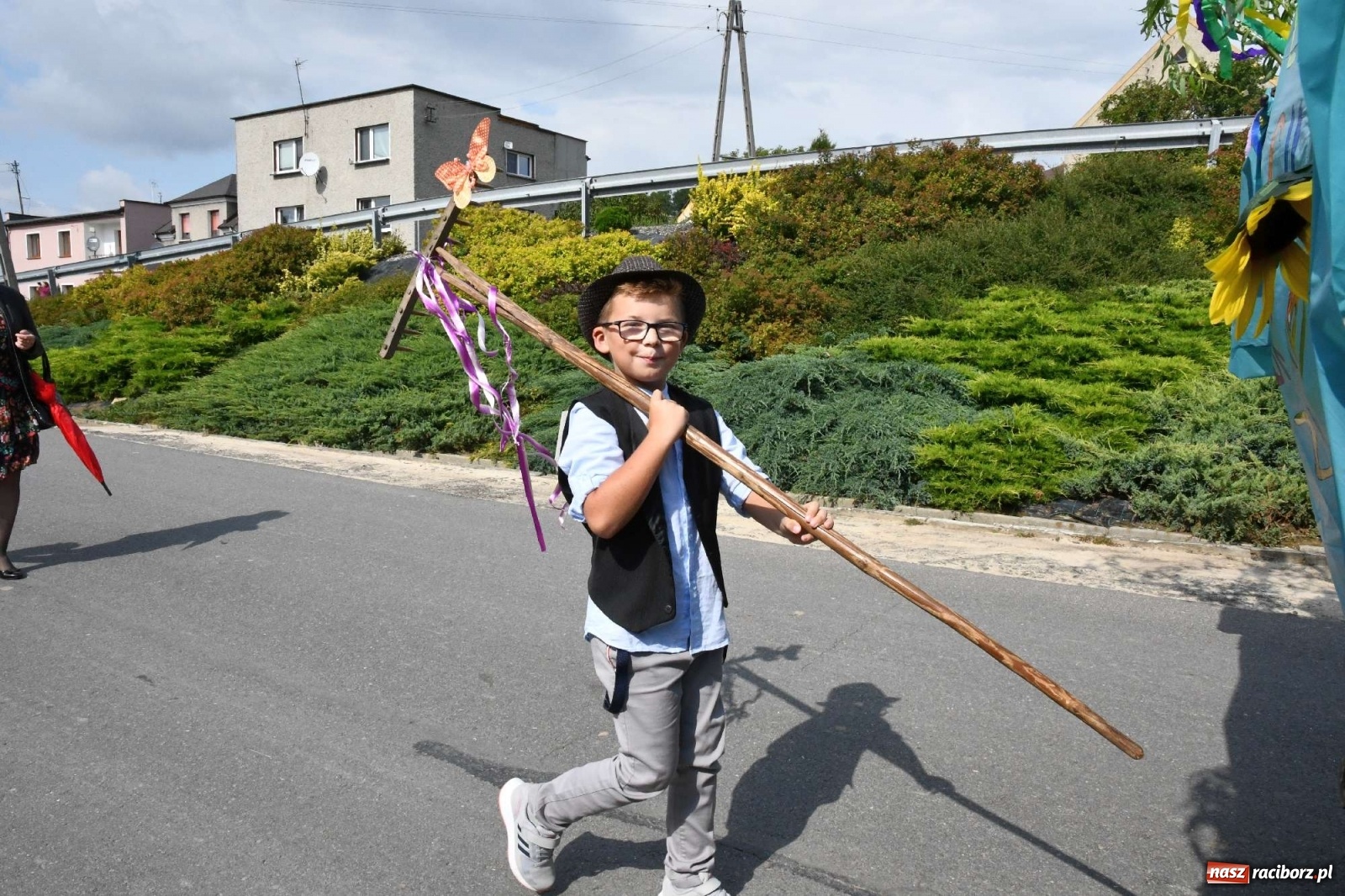 Zdjęcie w galerii na portalu naszraciborz.pl: Szczepionki jak napój bogów. Dożynki w Owsiszczach [FOTO i WIDEO] wiadomości z regionu