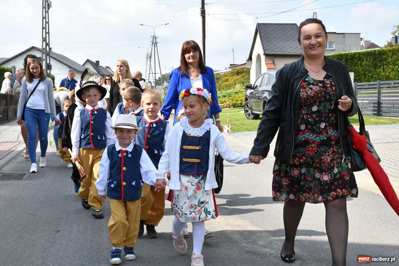 Zdjęcie w galerii na portalu naszraciborz.pl: Szczepionki jak napój bogów. Dożynki w Owsiszczach [FOTO i WIDEO] wiadomości z regionu