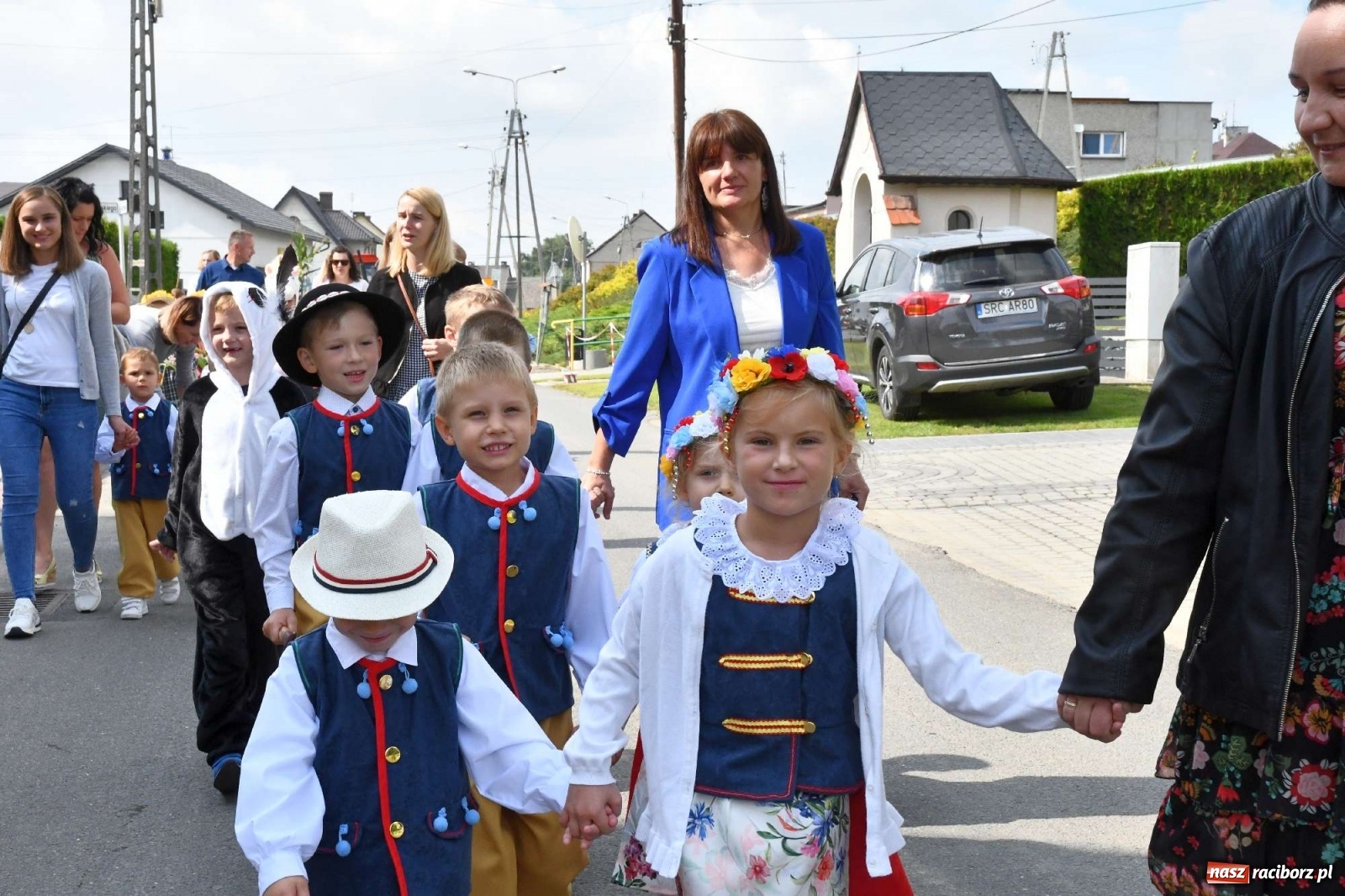 Zdjęcie w galerii na portalu naszraciborz.pl: Szczepionki jak napój bogów. Dożynki w Owsiszczach [FOTO i WIDEO] wiadomości z regionu