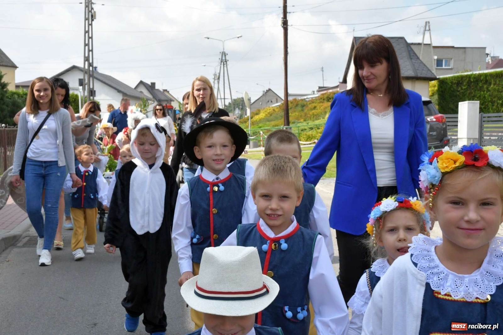 Zdjęcie w galerii na portalu naszraciborz.pl: Szczepionki jak napój bogów. Dożynki w Owsiszczach [FOTO i WIDEO] wiadomości z regionu