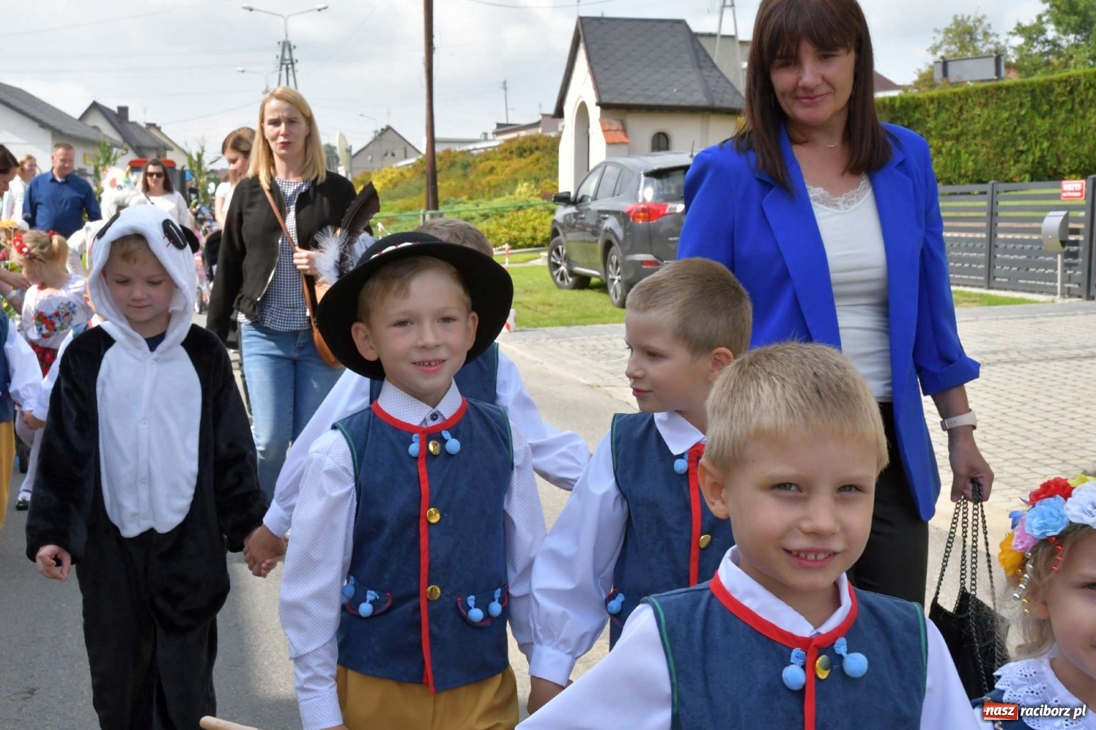Zdjęcie w galerii na portalu naszraciborz.pl: Szczepionki jak napój bogów. Dożynki w Owsiszczach [FOTO i WIDEO] wiadomości z regionu