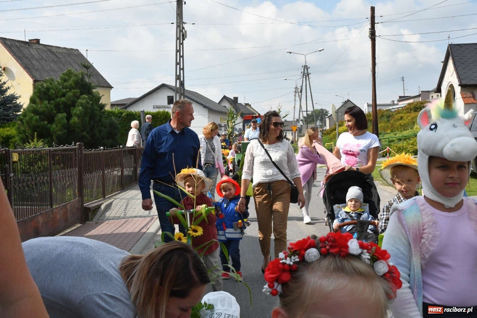 Zdjęcie w galerii na portalu naszraciborz.pl: Szczepionki jak napój bogów. Dożynki w Owsiszczach [FOTO i WIDEO] wiadomości z regionu