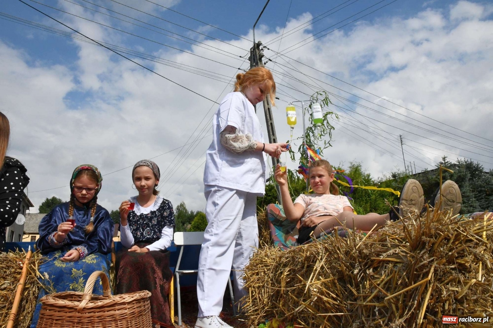 Zdjęcie w galerii na portalu naszraciborz.pl: Szczepionki jak napój bogów. Dożynki w Owsiszczach [FOTO i WIDEO] wiadomości z regionu