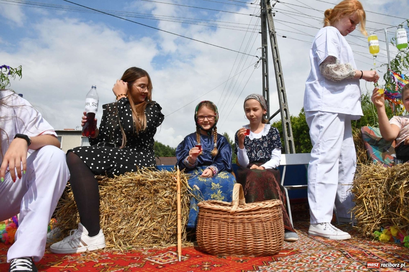 Zdjęcie w galerii na portalu naszraciborz.pl: Szczepionki jak napój bogów. Dożynki w Owsiszczach [FOTO i WIDEO] wiadomości z regionu