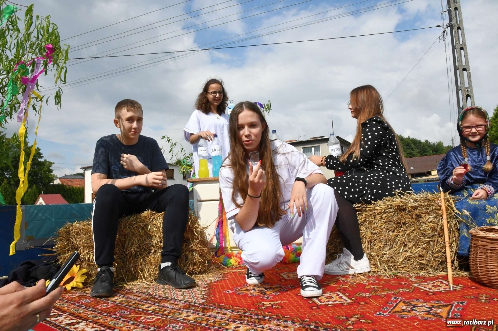 Zdjęcie w galerii na portalu naszraciborz.pl: Szczepionki jak napój bogów. Dożynki w Owsiszczach [FOTO i WIDEO] wiadomości z regionu