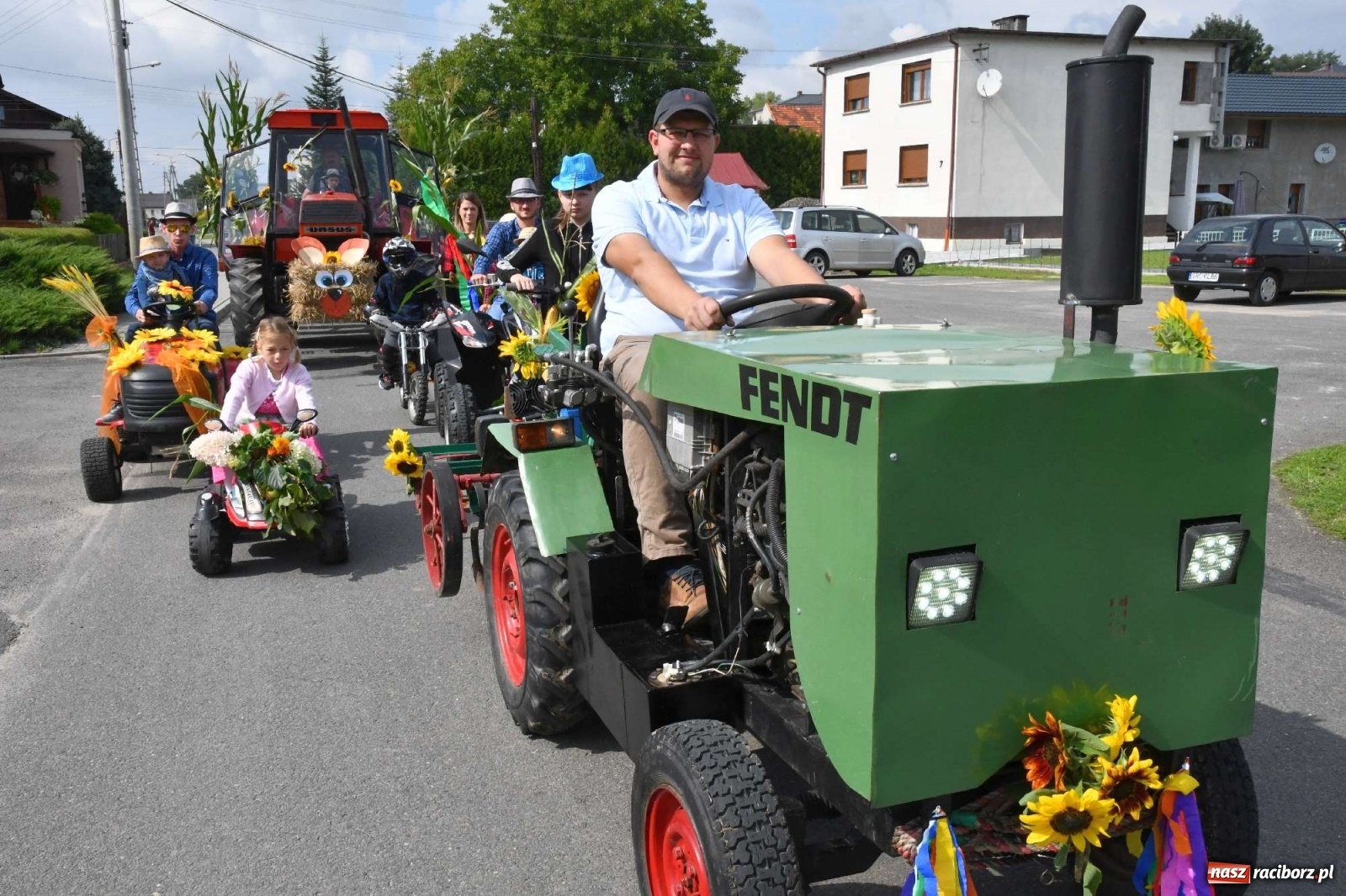 Zdjęcie w galerii na portalu naszraciborz.pl: Szczepionki jak napój bogów. Dożynki w Owsiszczach [FOTO i WIDEO] wiadomości z regionu