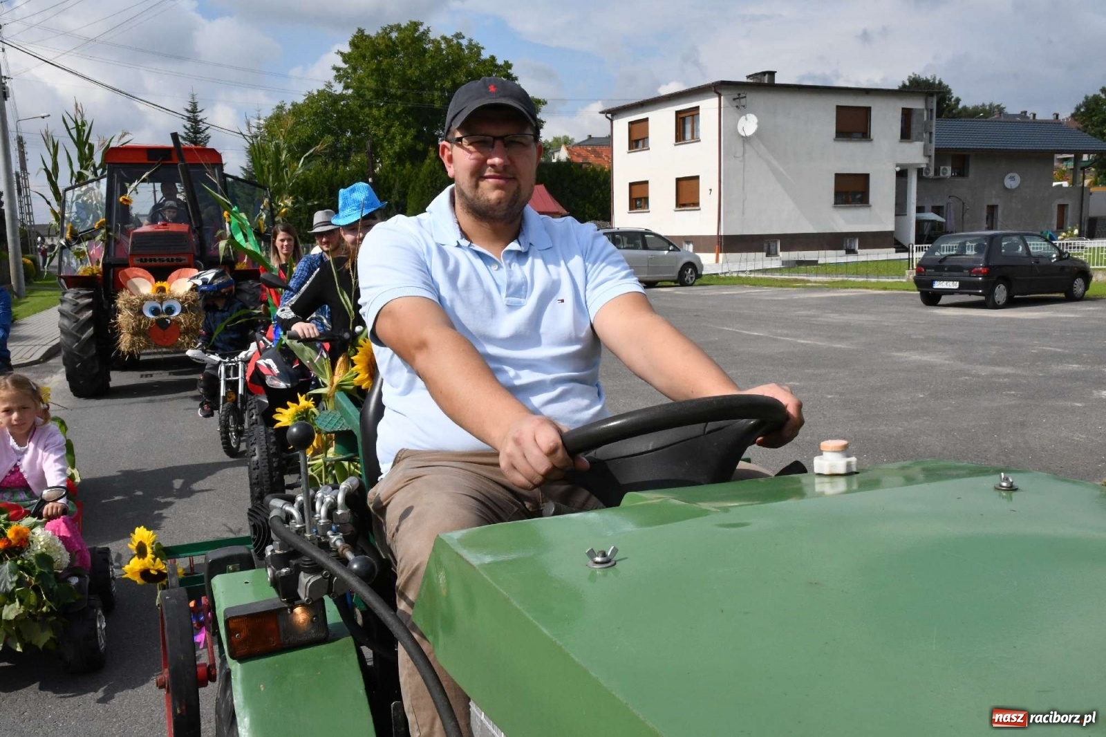 Zdjęcie w galerii na portalu naszraciborz.pl: Szczepionki jak napój bogów. Dożynki w Owsiszczach [FOTO i WIDEO] wiadomości z regionu
