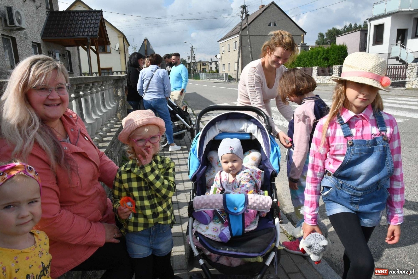 Zdjęcie w galerii na portalu naszraciborz.pl: Szczepionki jak napój bogów. Dożynki w Owsiszczach [FOTO i WIDEO] wiadomości z regionu