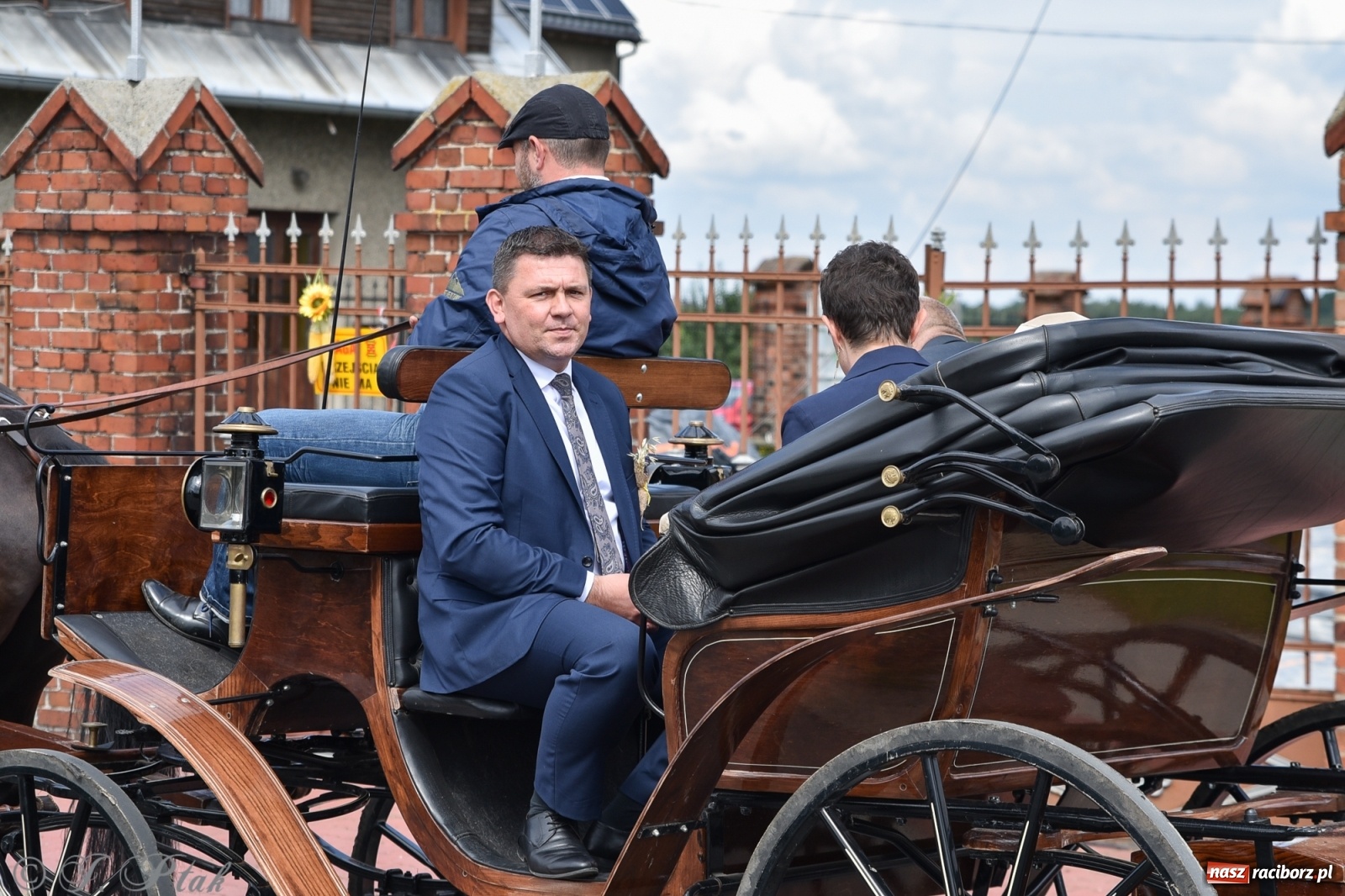 Zdjęcie w galerii na portalu naszraciborz.pl: Ciężki sprzęt i rowery. Dożynki w Szonowicach i Modzurowie wiadomości z regionu