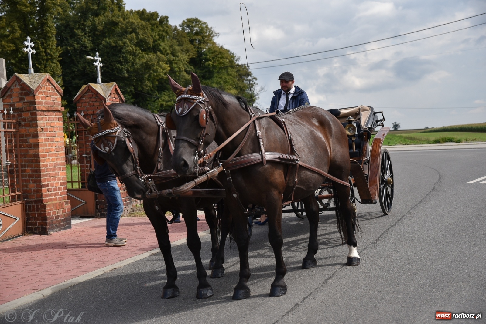 Zdjęcie w galerii na portalu naszraciborz.pl: Ciężki sprzęt i rowery. Dożynki w Szonowicach i Modzurowie wiadomości z regionu