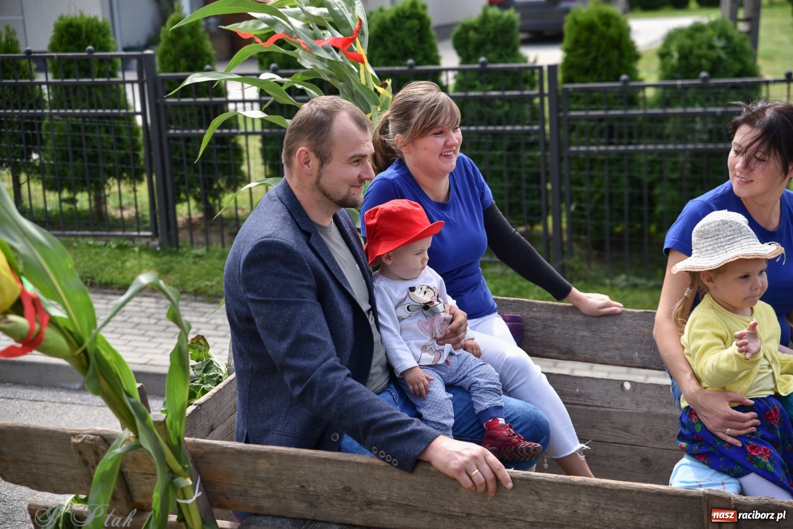 Zdjęcie w galerii na portalu naszraciborz.pl: Ciężki sprzęt i rowery. Dożynki w Szonowicach i Modzurowie wiadomości z regionu