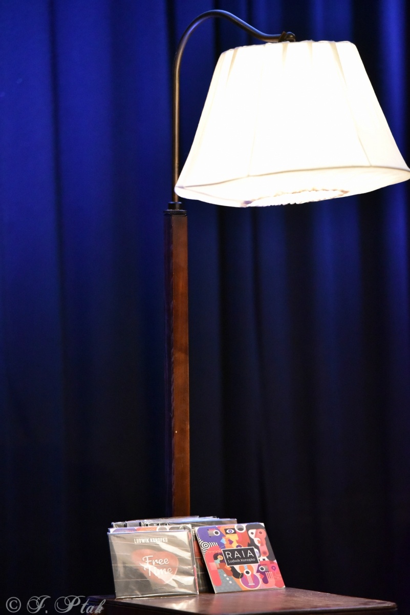 Zdjęcie w galerii na portalu naszraciborz.pl: Swoboda gitarowych improwizacji. Ludwik Konopko zagrał w RCK wiadomości z regionu