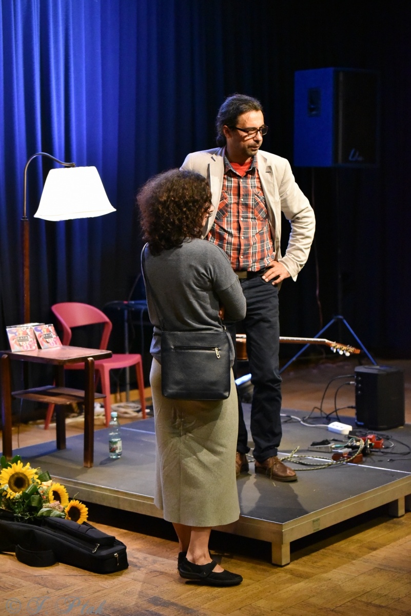 Zdjęcie w galerii na portalu naszraciborz.pl: Swoboda gitarowych improwizacji. Ludwik Konopko zagrał w RCK wiadomości z regionu