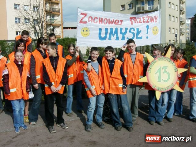 Zdjęcie w galerii na portalu naszraciborz.pl: Uczniowie Trzynastki walczą z pijaństwem wiadomości z regionu