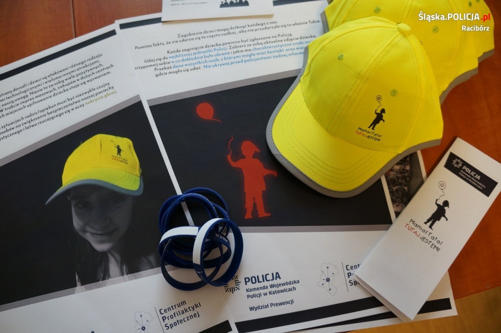 Zdjęcie w galerii na portalu naszraciborz.pl: Raciborscy policjanci promowali kampanię Mamo! Tato! Tutaj jestem wiadomości z regionu