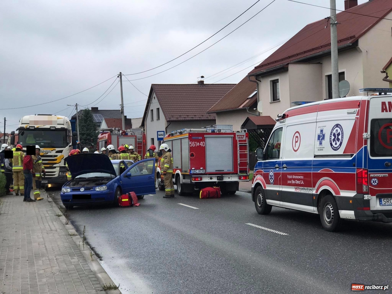 Zdjęcie w galerii na portalu naszraciborz.pl: Zderzenie trzech pojazdów w Pawłowie [FOTO] wiadomości z regionu
