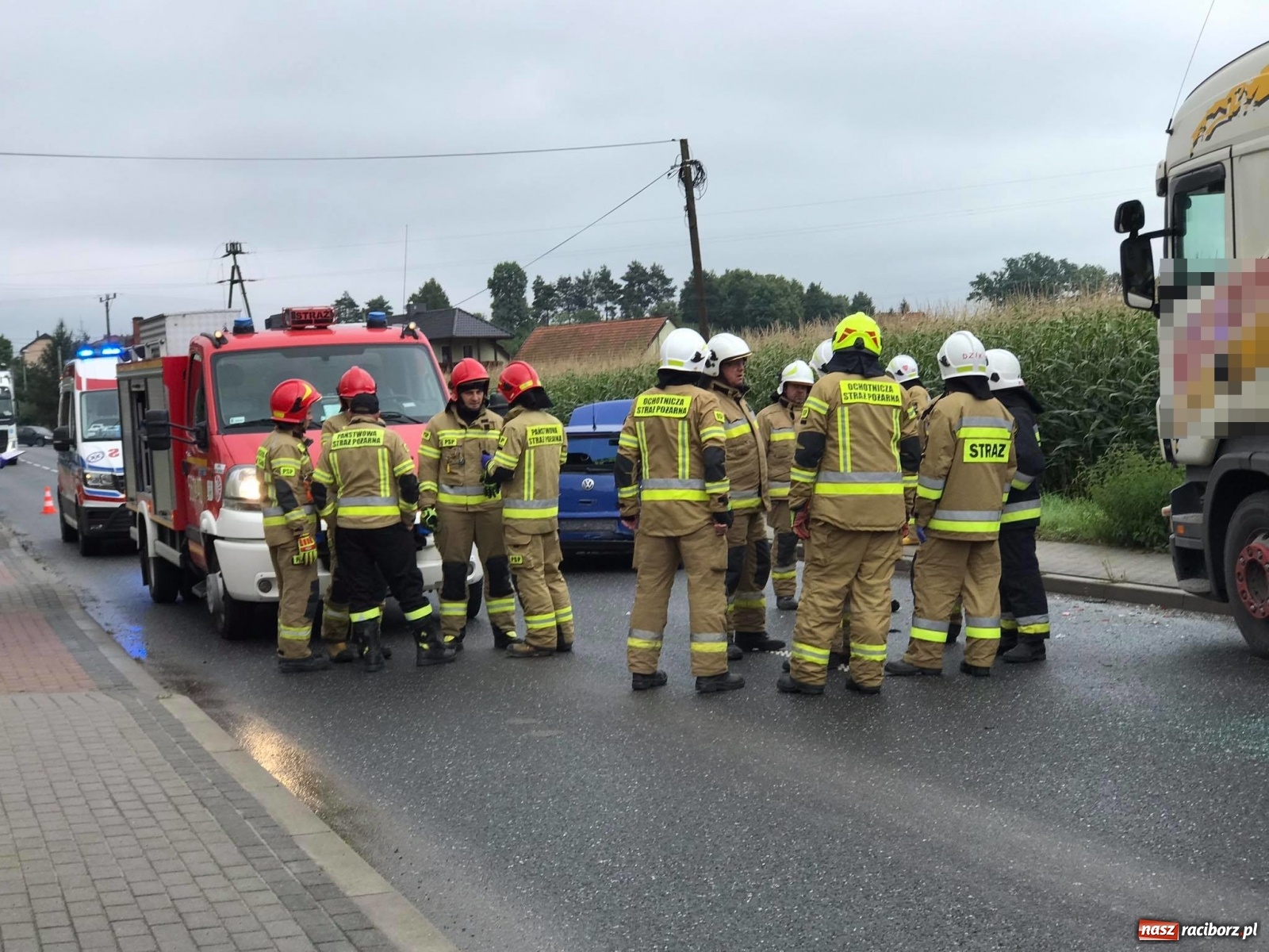 Zdjęcie w galerii na portalu naszraciborz.pl: Zderzenie trzech pojazdów w Pawłowie [FOTO] wiadomości z regionu