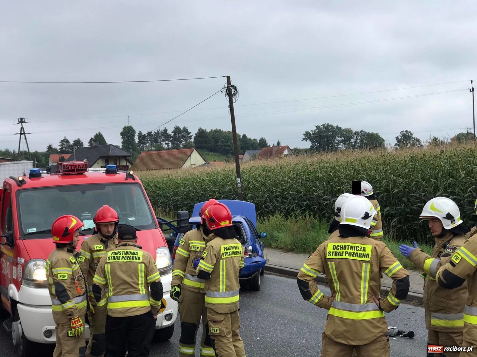 Zdjęcie w galerii na portalu naszraciborz.pl: Zderzenie trzech pojazdów w Pawłowie [FOTO] wiadomości z regionu