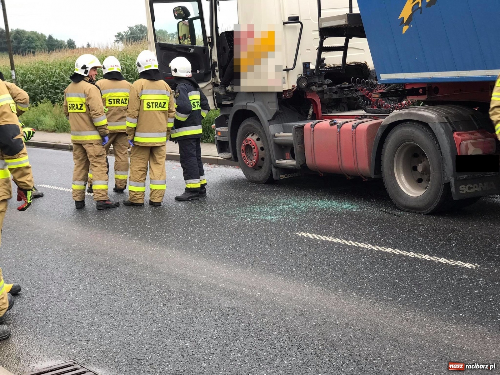 Zdjęcie w galerii na portalu naszraciborz.pl: Zderzenie trzech pojazdów w Pawłowie [FOTO] wiadomości z regionu