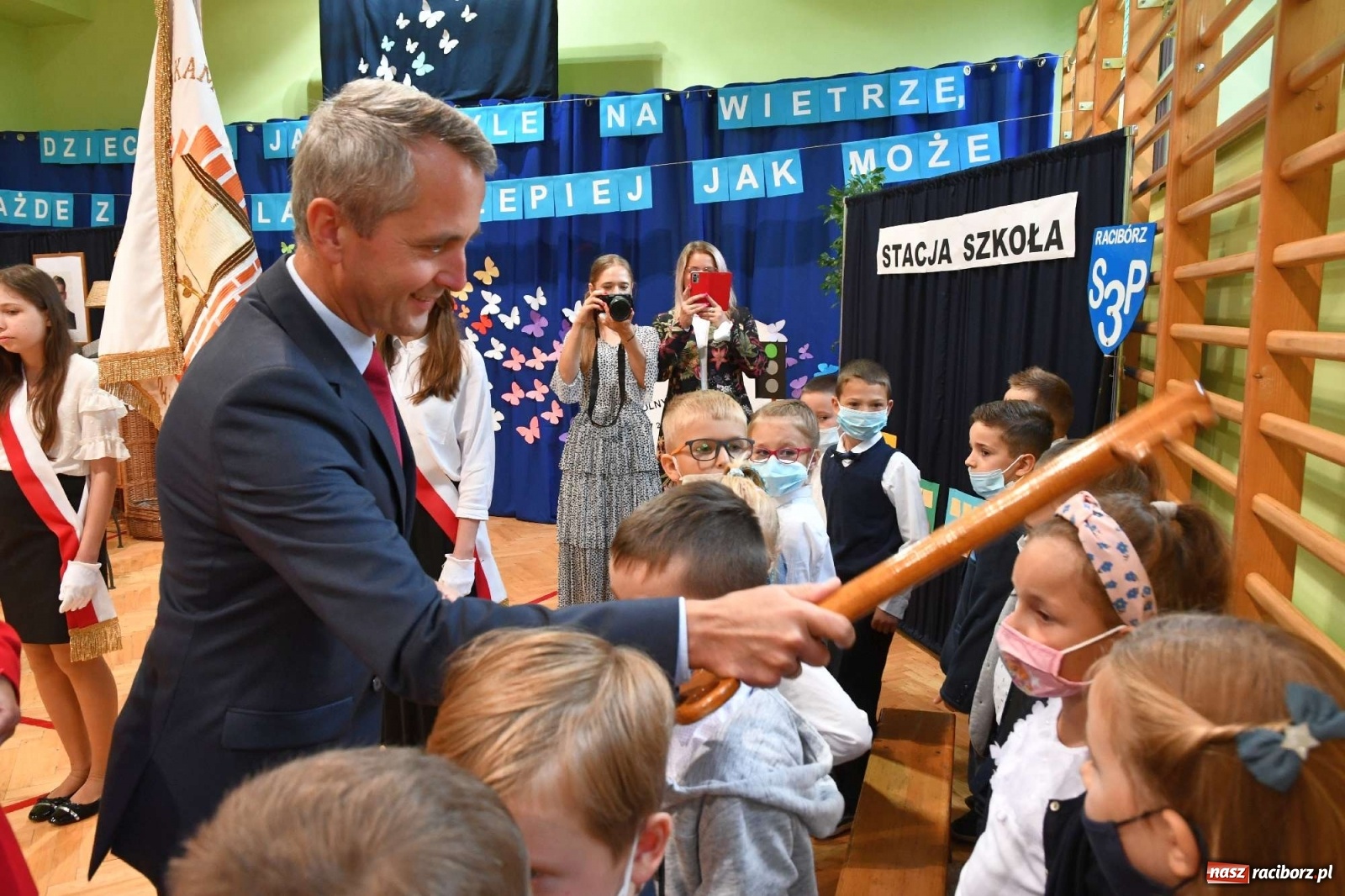 Zdjęcie w galerii na portalu naszraciborz.pl: Potrzeba inżynierów, a nie youtuberów. Miejska inauguracja roku szkolnego w Raciborzu-Brzeziu wiadomości z regionu