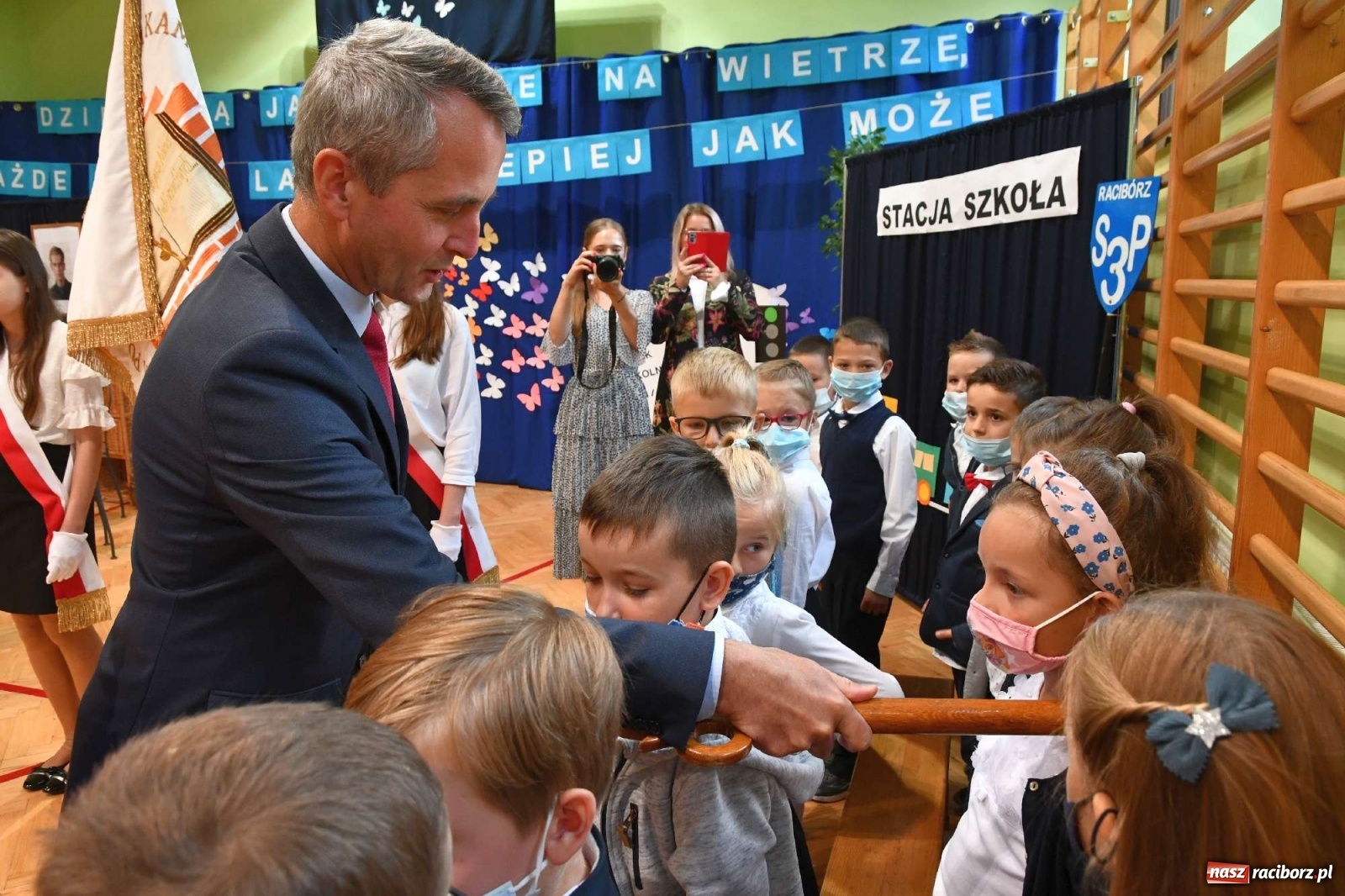 Zdjęcie w galerii na portalu naszraciborz.pl: Potrzeba inżynierów, a nie youtuberów. Miejska inauguracja roku szkolnego w Raciborzu-Brzeziu wiadomości z regionu