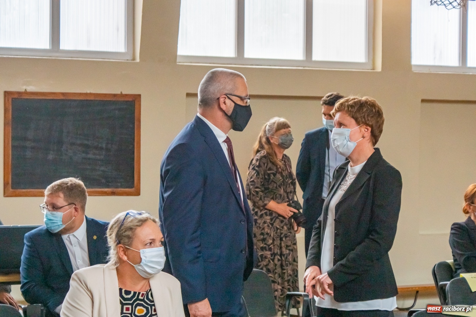 Zdjęcie w galerii na portalu naszraciborz.pl: Awanse, nagrody, życzenia. Kasprowicz gospodarzem powiatowej inauguracji roku szkolnego wiadomości z regionu