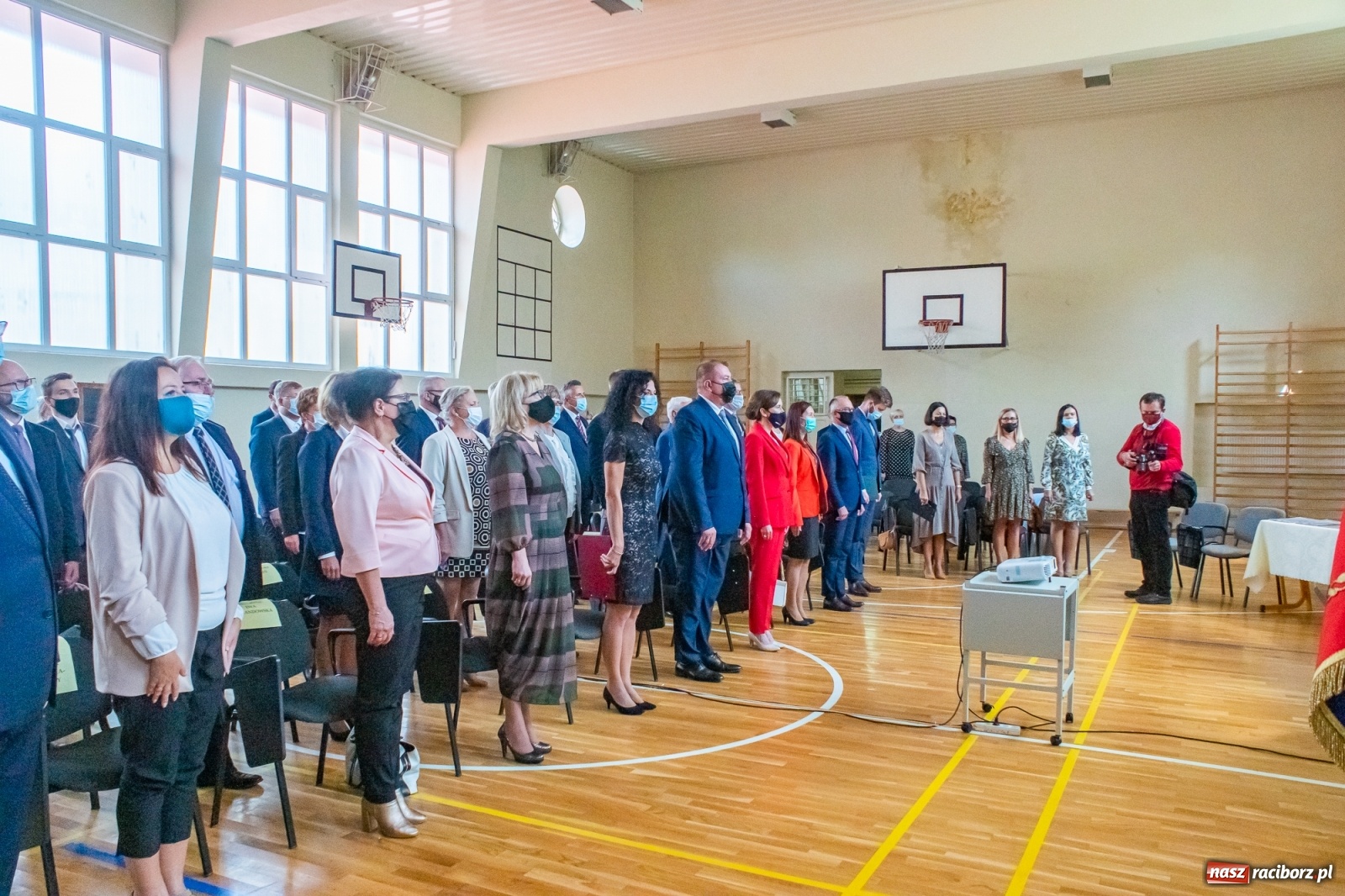 Zdjęcie w galerii na portalu naszraciborz.pl: Awanse, nagrody, życzenia. Kasprowicz gospodarzem powiatowej inauguracji roku szkolnego wiadomości z regionu