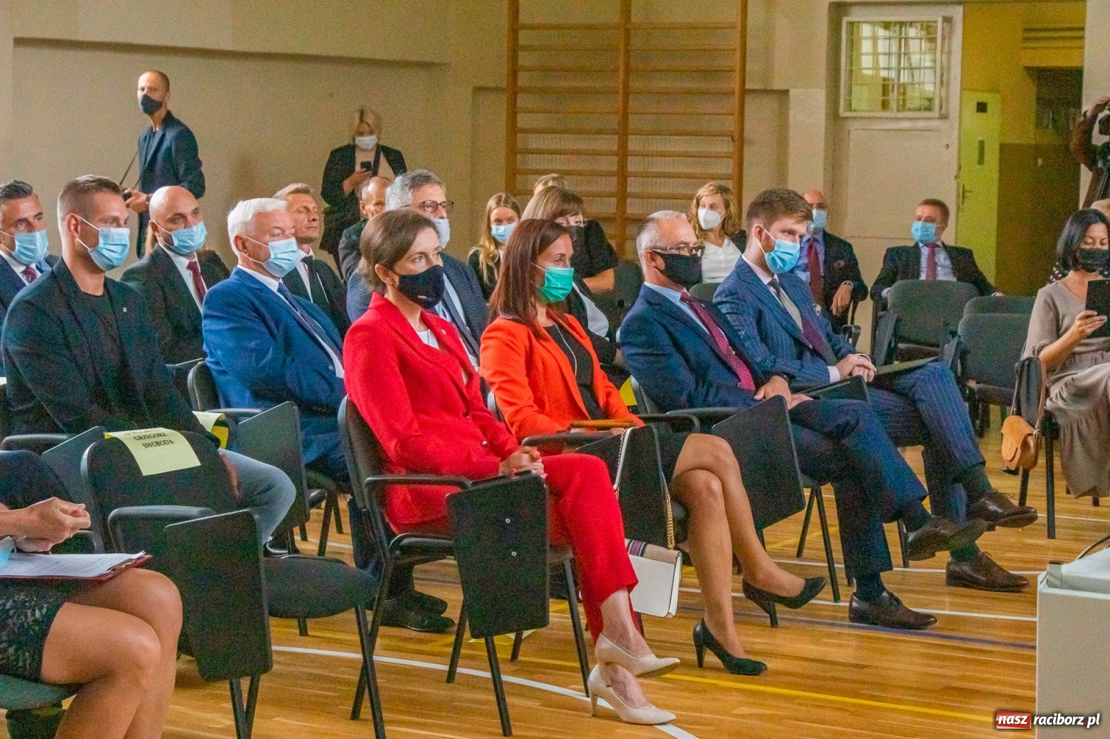 Zdjęcie w galerii na portalu naszraciborz.pl: Awanse, nagrody, życzenia. Kasprowicz gospodarzem powiatowej inauguracji roku szkolnego wiadomości z regionu