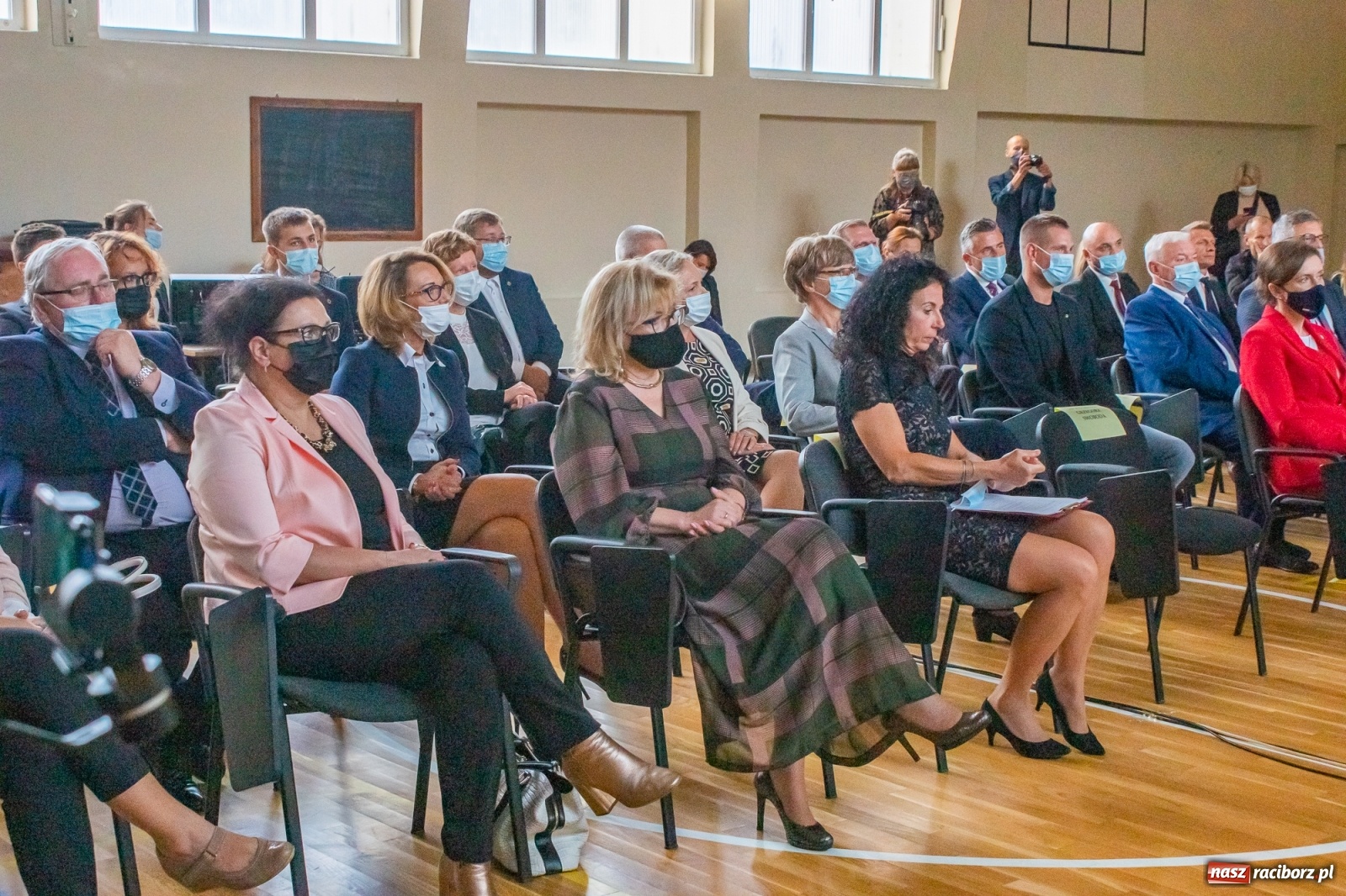 Zdjęcie w galerii na portalu naszraciborz.pl: Awanse, nagrody, życzenia. Kasprowicz gospodarzem powiatowej inauguracji roku szkolnego wiadomości z regionu