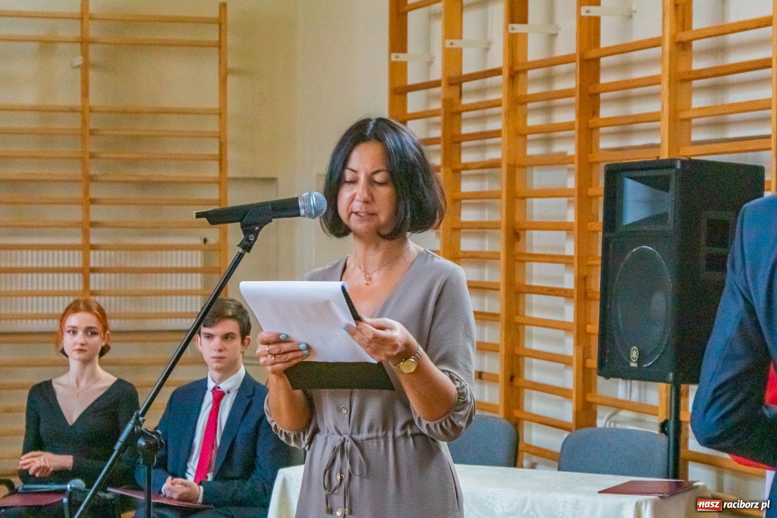 Zdjęcie w galerii na portalu naszraciborz.pl: Awanse, nagrody, życzenia. Kasprowicz gospodarzem powiatowej inauguracji roku szkolnego wiadomości z regionu