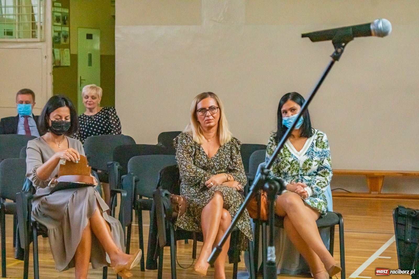 Zdjęcie w galerii na portalu naszraciborz.pl: Awanse, nagrody, życzenia. Kasprowicz gospodarzem powiatowej inauguracji roku szkolnego wiadomości z regionu