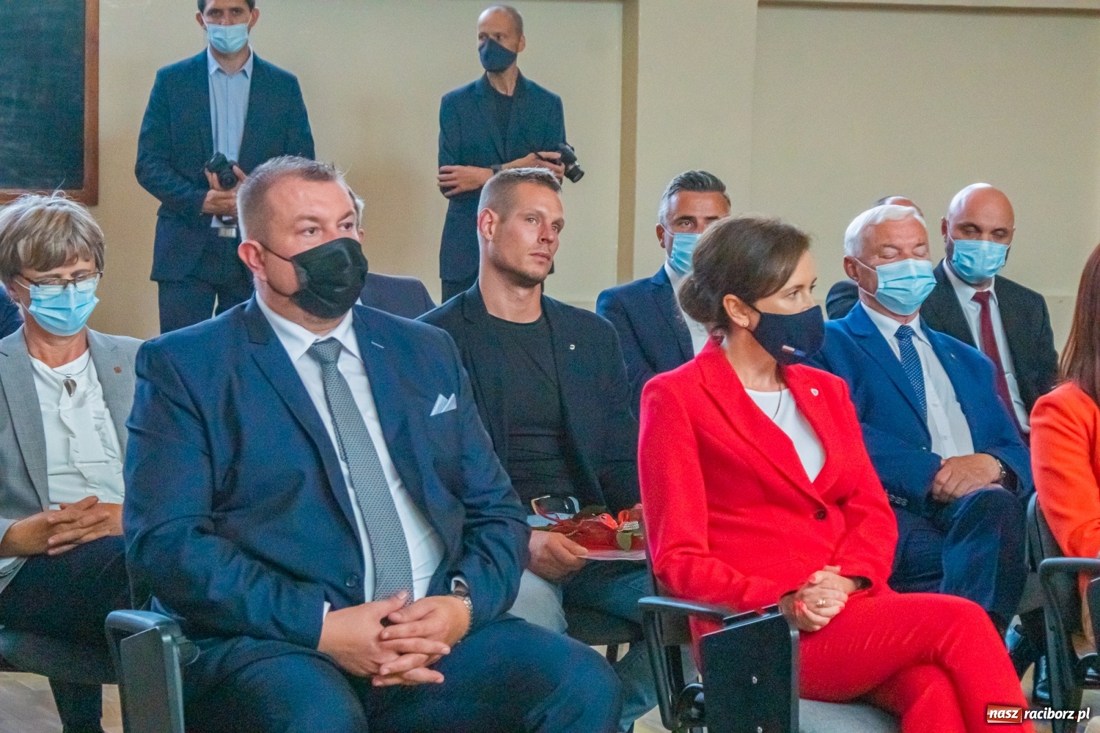 Zdjęcie w galerii na portalu naszraciborz.pl: Awanse, nagrody, życzenia. Kasprowicz gospodarzem powiatowej inauguracji roku szkolnego wiadomości z regionu