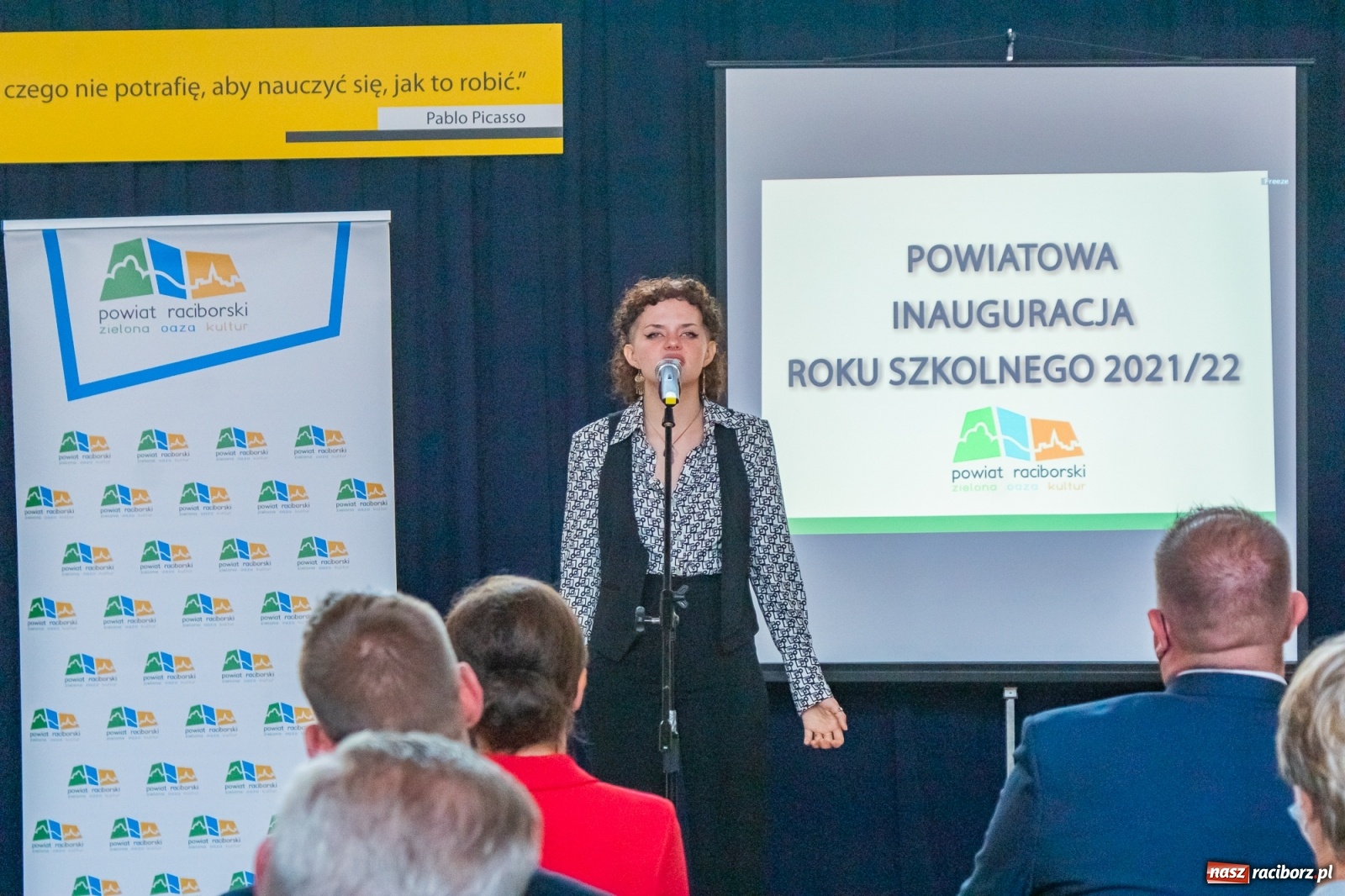 Zdjęcie w galerii na portalu naszraciborz.pl: Awanse, nagrody, życzenia. Kasprowicz gospodarzem powiatowej inauguracji roku szkolnego wiadomości z regionu