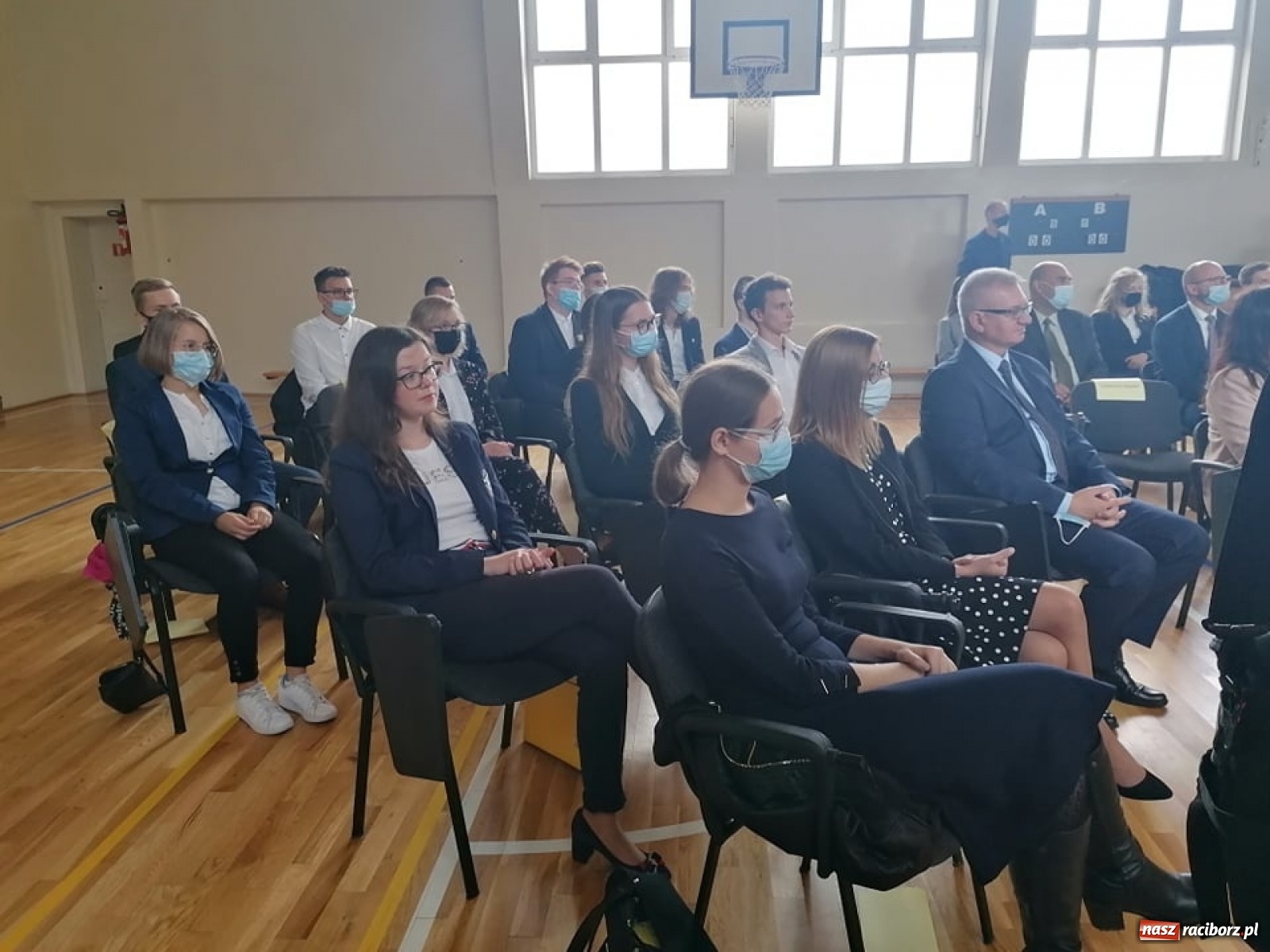 Zdjęcie w galerii na portalu naszraciborz.pl: Awanse, nagrody, życzenia. Kasprowicz gospodarzem powiatowej inauguracji roku szkolnego wiadomości z regionu