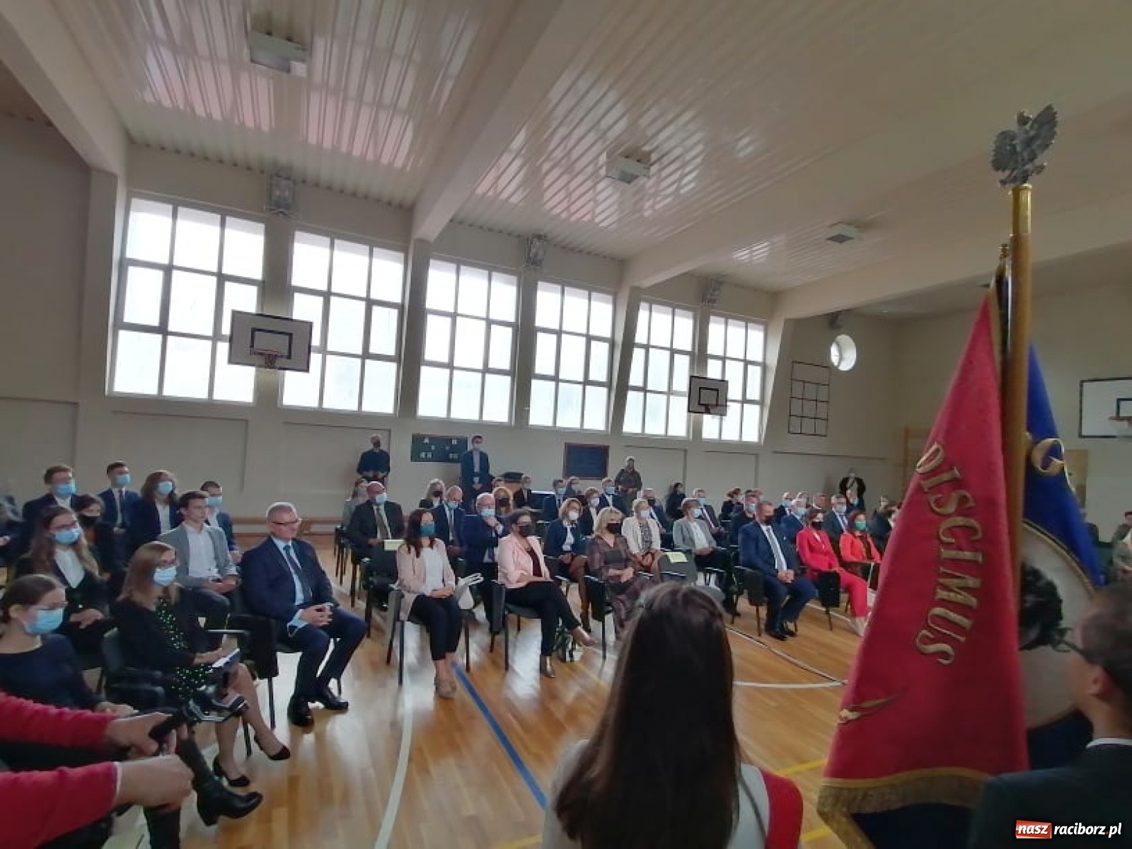 Zdjęcie w galerii na portalu naszraciborz.pl: Awanse, nagrody, życzenia. Kasprowicz gospodarzem powiatowej inauguracji roku szkolnego wiadomości z regionu