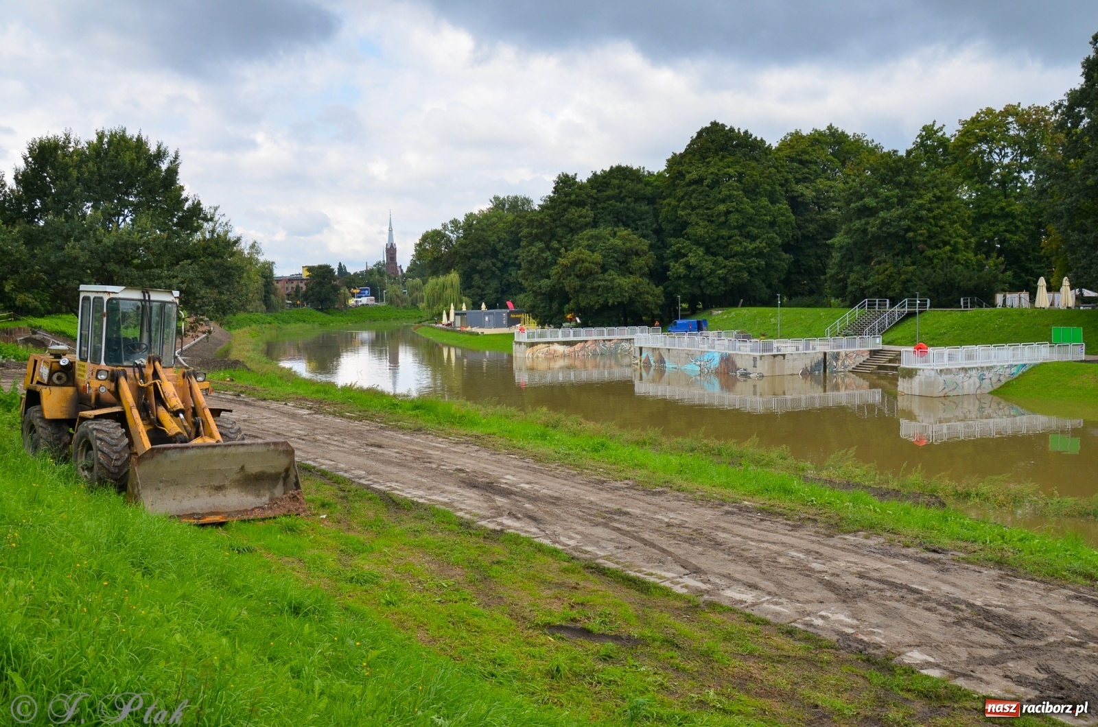 Zdjęcie w galerii na portalu naszraciborz.pl: Komunikaty o sytuacji hydrologicznej na górnej Odrze wiadomości z regionu