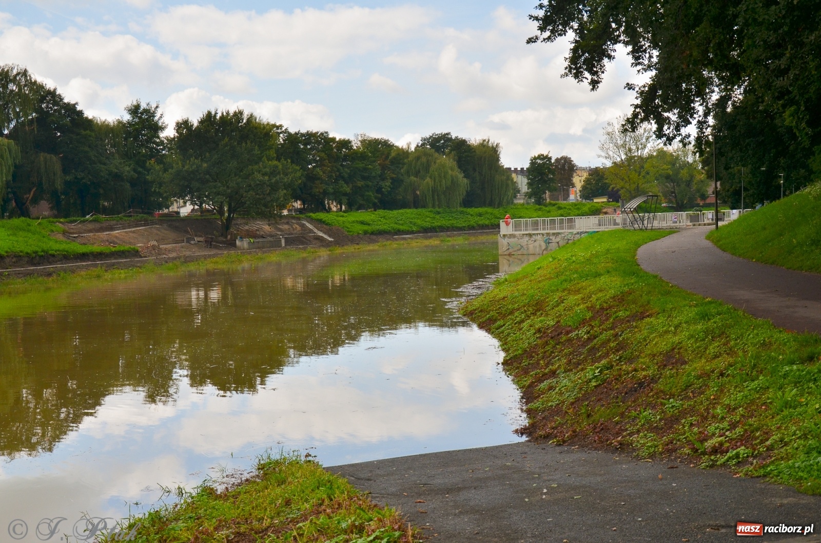 Zdjęcie w galerii na portalu naszraciborz.pl: Komunikaty o sytuacji hydrologicznej na górnej Odrze wiadomości z regionu
