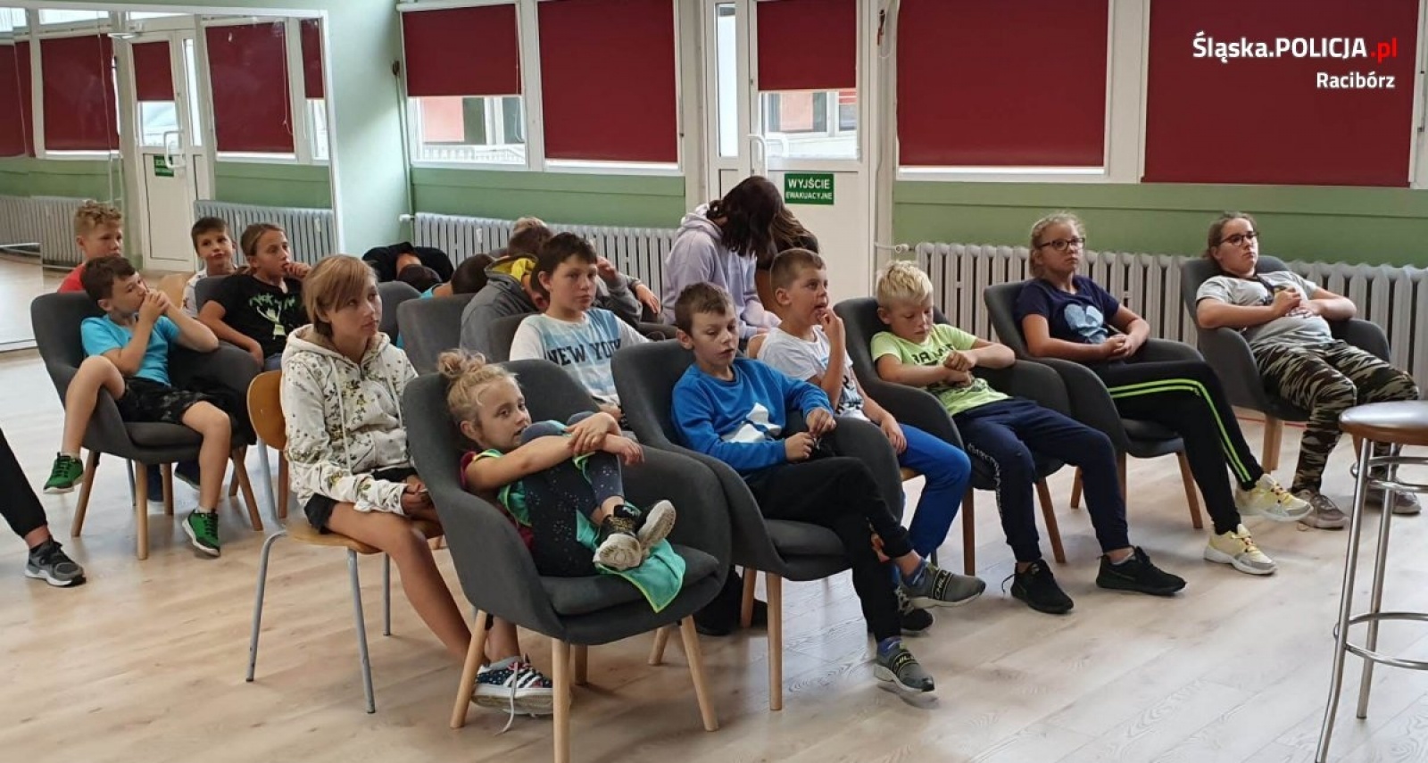 Zdjęcie w galerii na portalu naszraciborz.pl: Bezpieczna droga do szkoły. Policyjna pogadanka w Strefie wiadomości z regionu