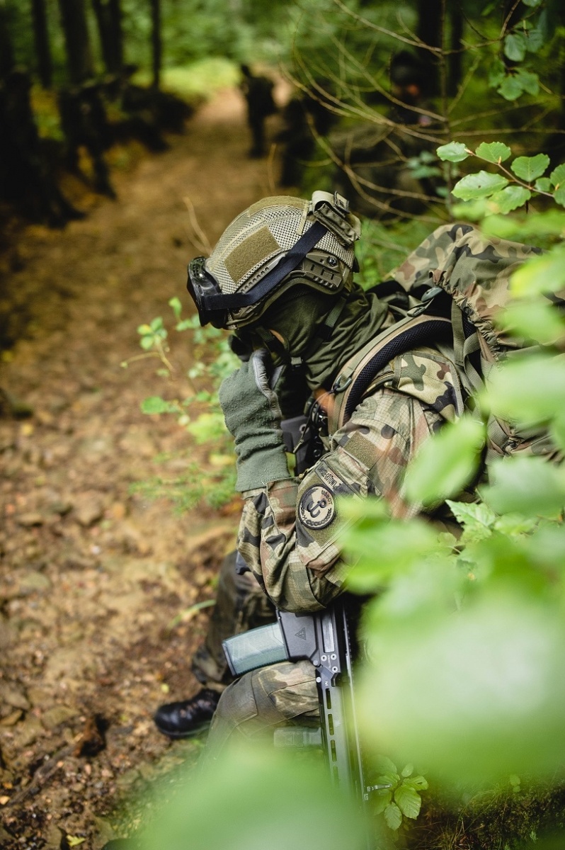 Zdjęcie w galerii na portalu naszraciborz.pl: Pętla taktyczna. Kandydaci na terytorialsów przystąpili do egzaminu wiadomości z regionu