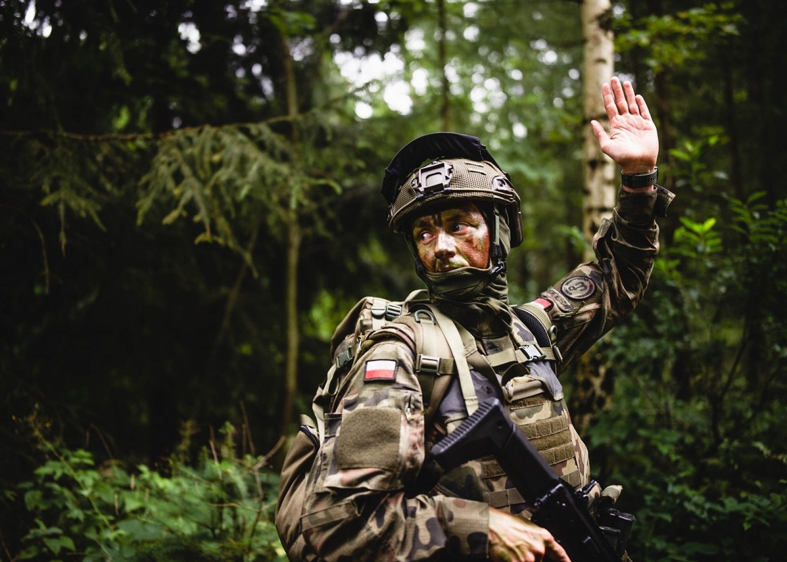 Zdjęcie w galerii na portalu naszraciborz.pl: Pętla taktyczna. Kandydaci na terytorialsów przystąpili do egzaminu wiadomości z regionu