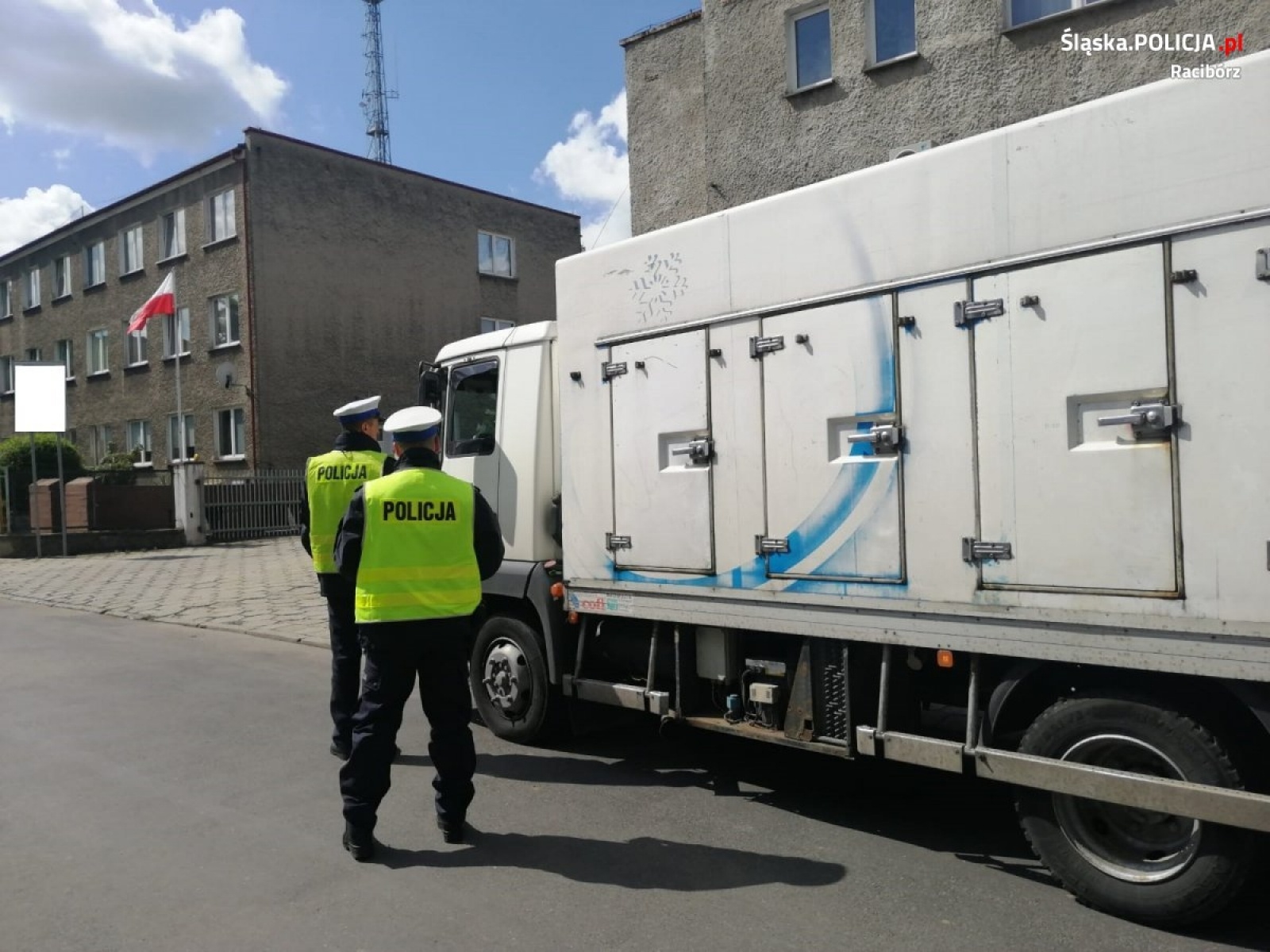 Zdjęcie w galerii na portalu naszraciborz.pl: Racibórz Odrostrada. Policja na razie upominała wiadomości z regionu