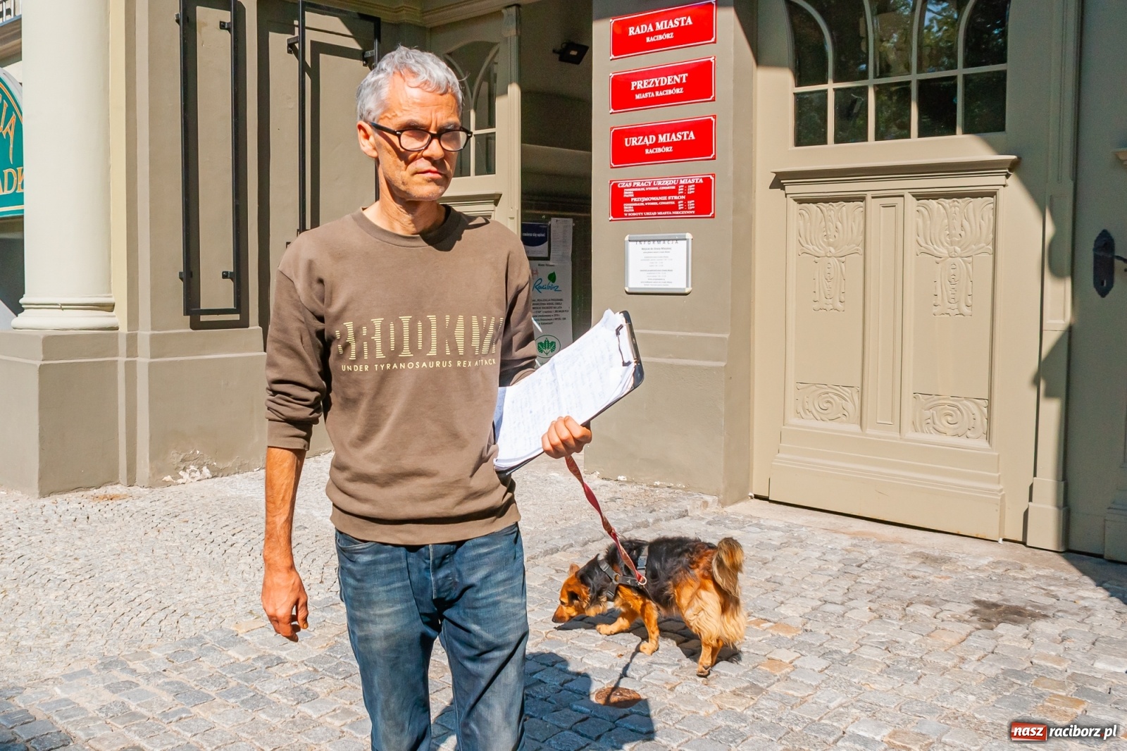 Zdjęcie w galerii na portalu naszraciborz.pl: Wezwanie prezydenta do dymisji i nocna mobilizacja jego zwolenników wiadomości z regionu