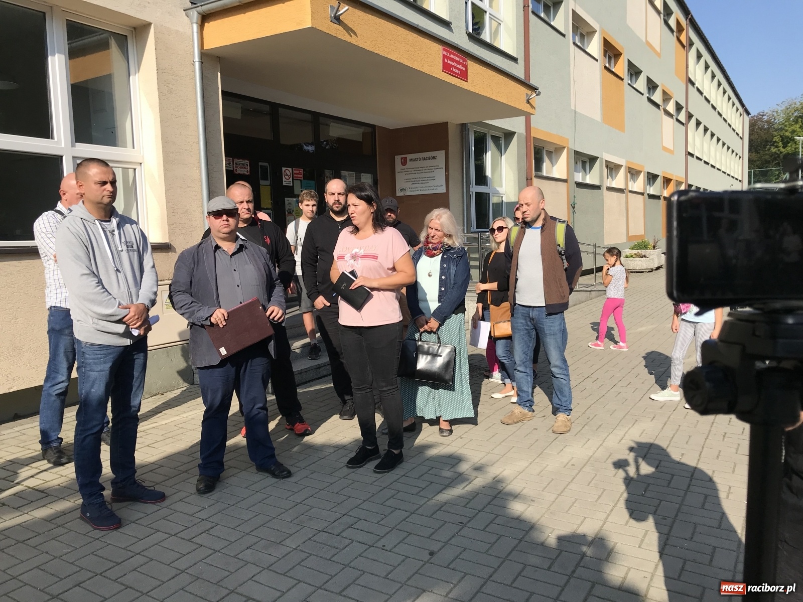 Zdjęcie w galerii na portalu naszraciborz.pl: Raciborskie Veto, Konfederacja i Populus Active o segregacji sanitarnej w szkołach wiadomości z regionu