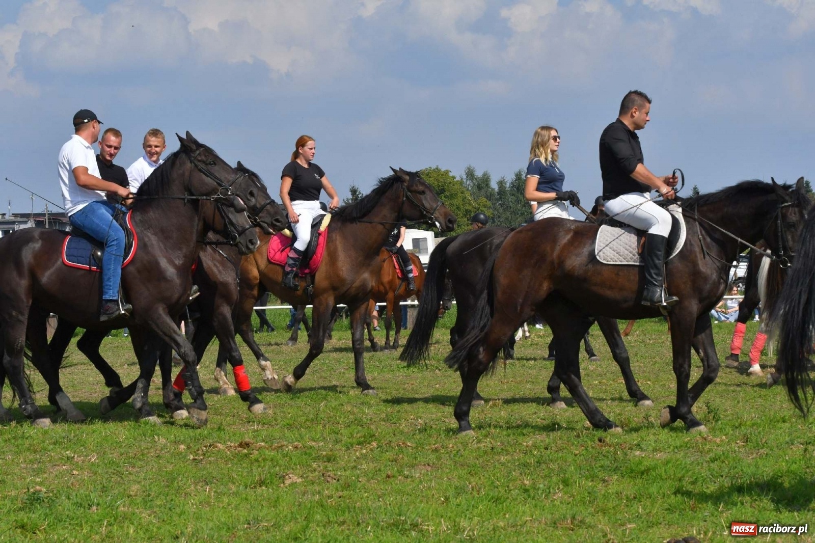 Zdjęcie w galerii na portalu naszraciborz.pl: Hubertus w Żerdzinach. Jakub Niedbała dopadł lisa [FOTO i WIDEO] wiadomości z regionu
