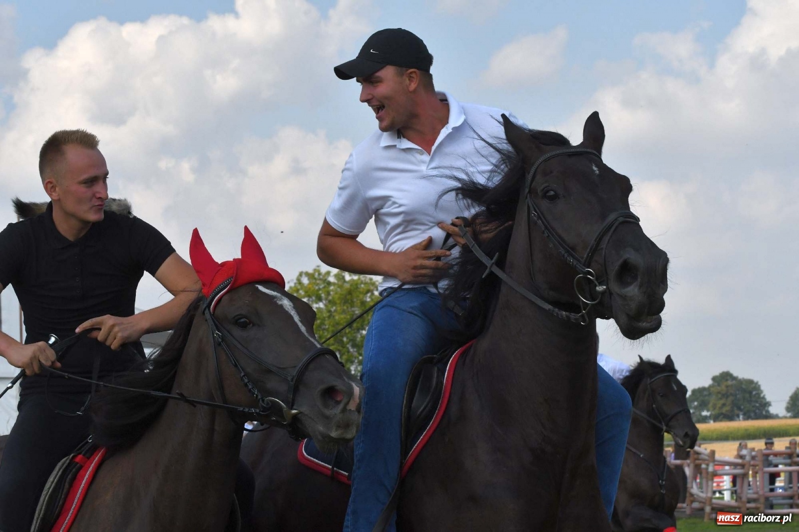 Zdjęcie w galerii na portalu naszraciborz.pl: Hubertus w Żerdzinach. Jakub Niedbała dopadł lisa [FOTO i WIDEO] wiadomości z regionu