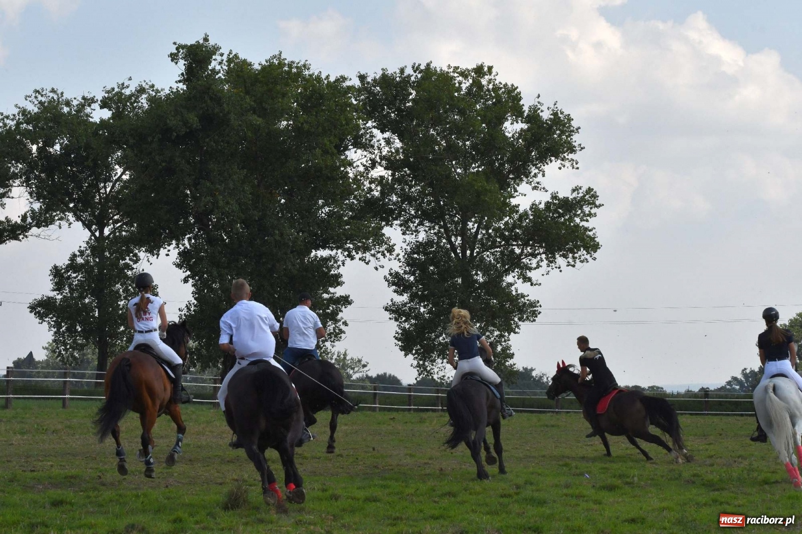 Zdjęcie w galerii na portalu naszraciborz.pl: Hubertus w Żerdzinach. Jakub Niedbała dopadł lisa [FOTO i WIDEO] wiadomości z regionu