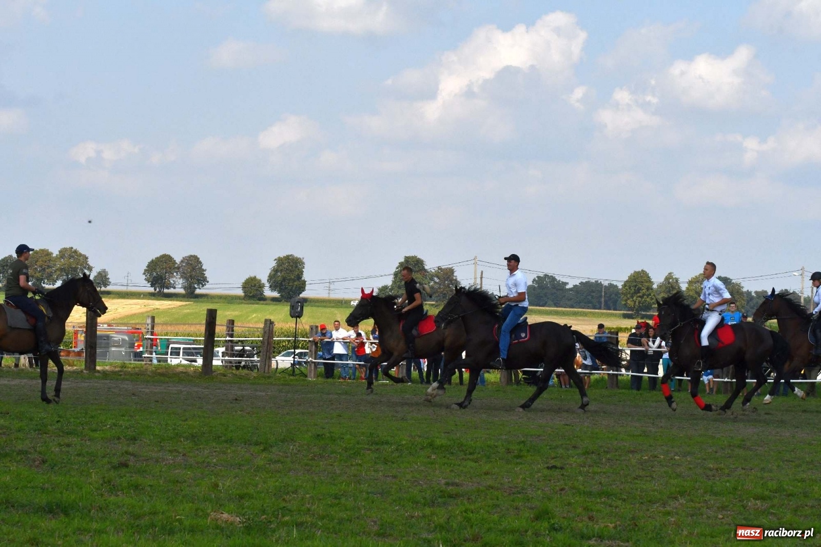 Zdjęcie w galerii na portalu naszraciborz.pl: Hubertus w Żerdzinach. Jakub Niedbała dopadł lisa [FOTO i WIDEO] wiadomości z regionu